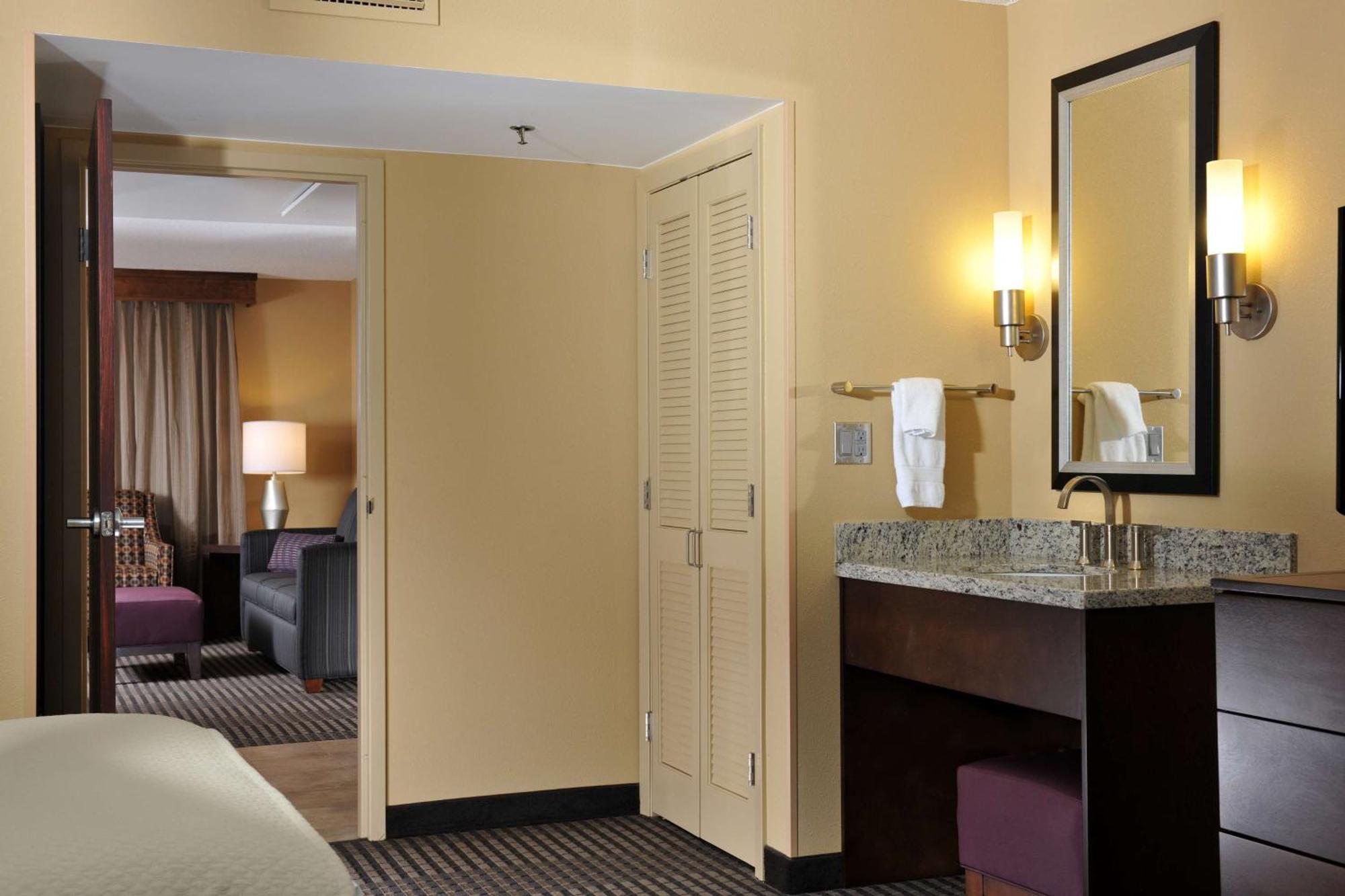 Embassy Downtown Hotel Des Moines